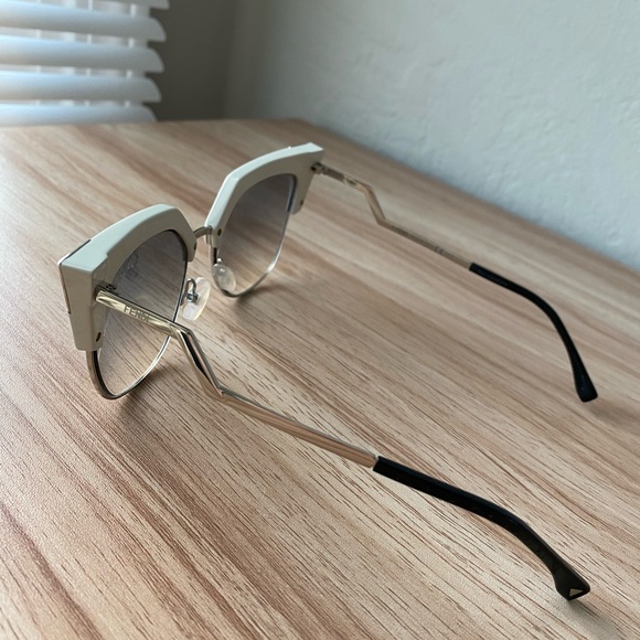 Fendi sunglasses - Picture 4 of 5